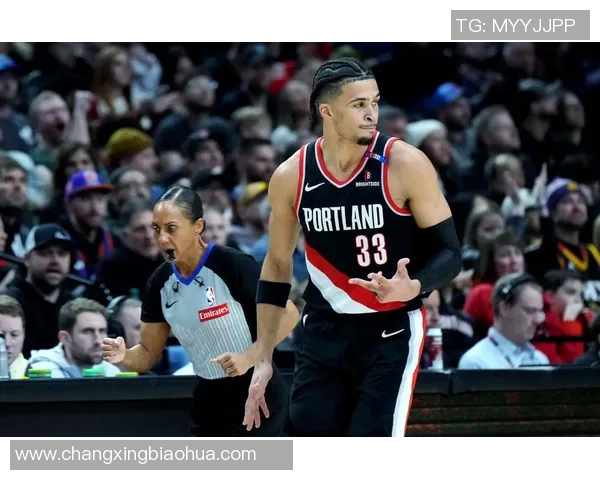 卡马拉半场17分！开拓者全队半场飙中12记三分